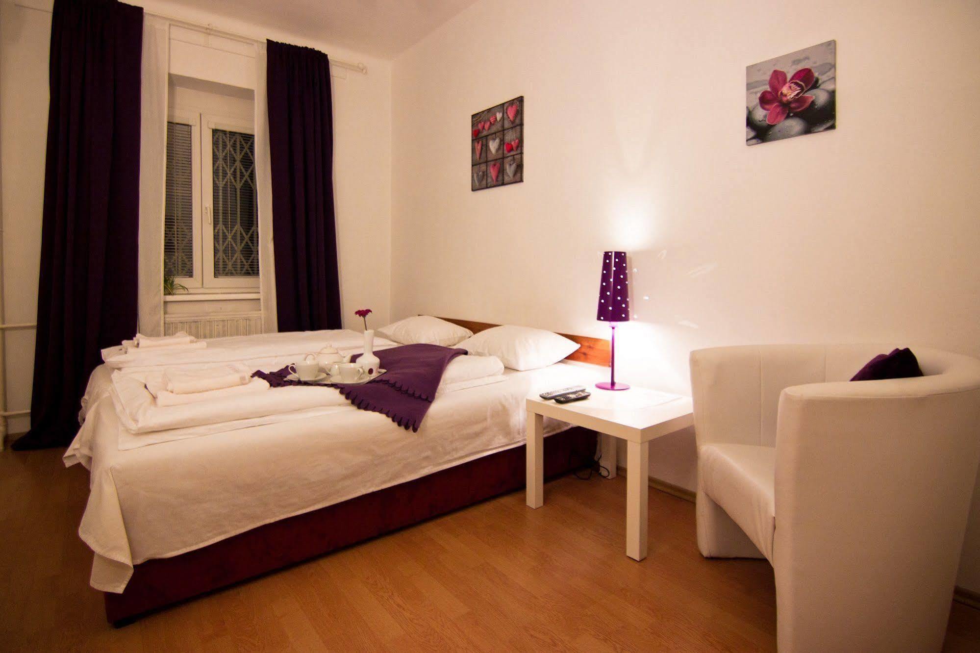 Pension Nika Prague Exterior photo