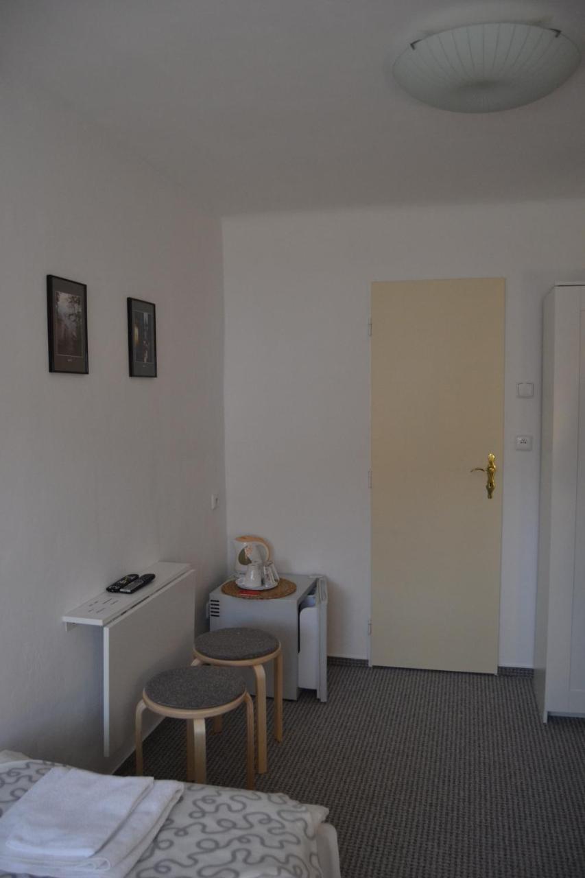 Pension Nika Prague Exterior photo